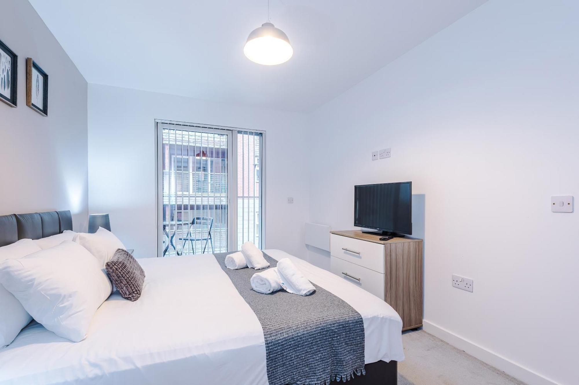 Hilltop Serviced Apartments- Northern Quarter Манчестър Стая снимка