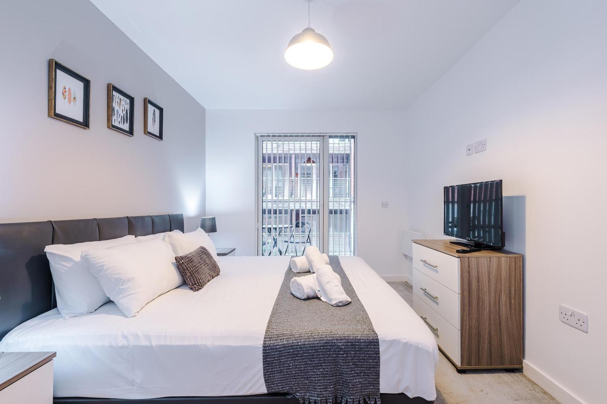 Hilltop Serviced Apartments- Northern Quarter Манчестър Стая снимка